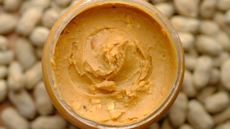 Love peanut butter Discover its surprising health and energy benefits!